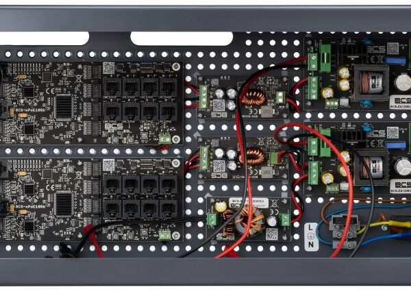 Sada do napájania buforowego 16 prijímačov POE BCS Power BCS-UPS/IP16Gb/E-S/RACK5U